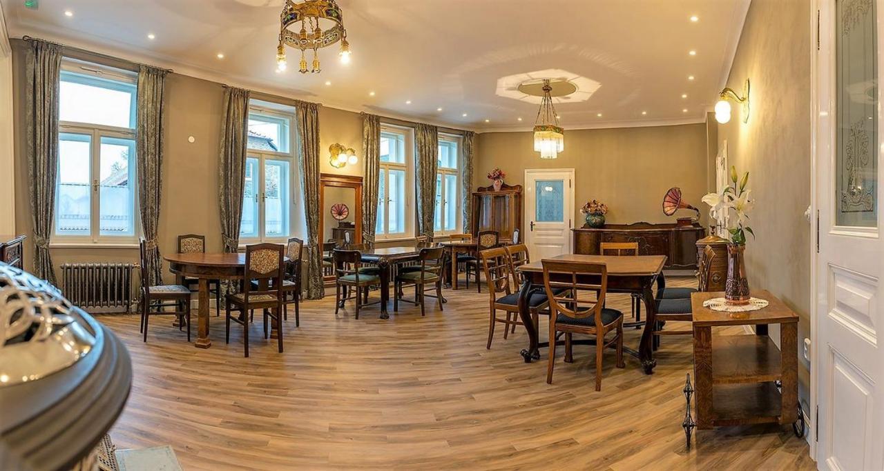Zbirozsky Dvur Hotel Zbiroh Bagian luar foto