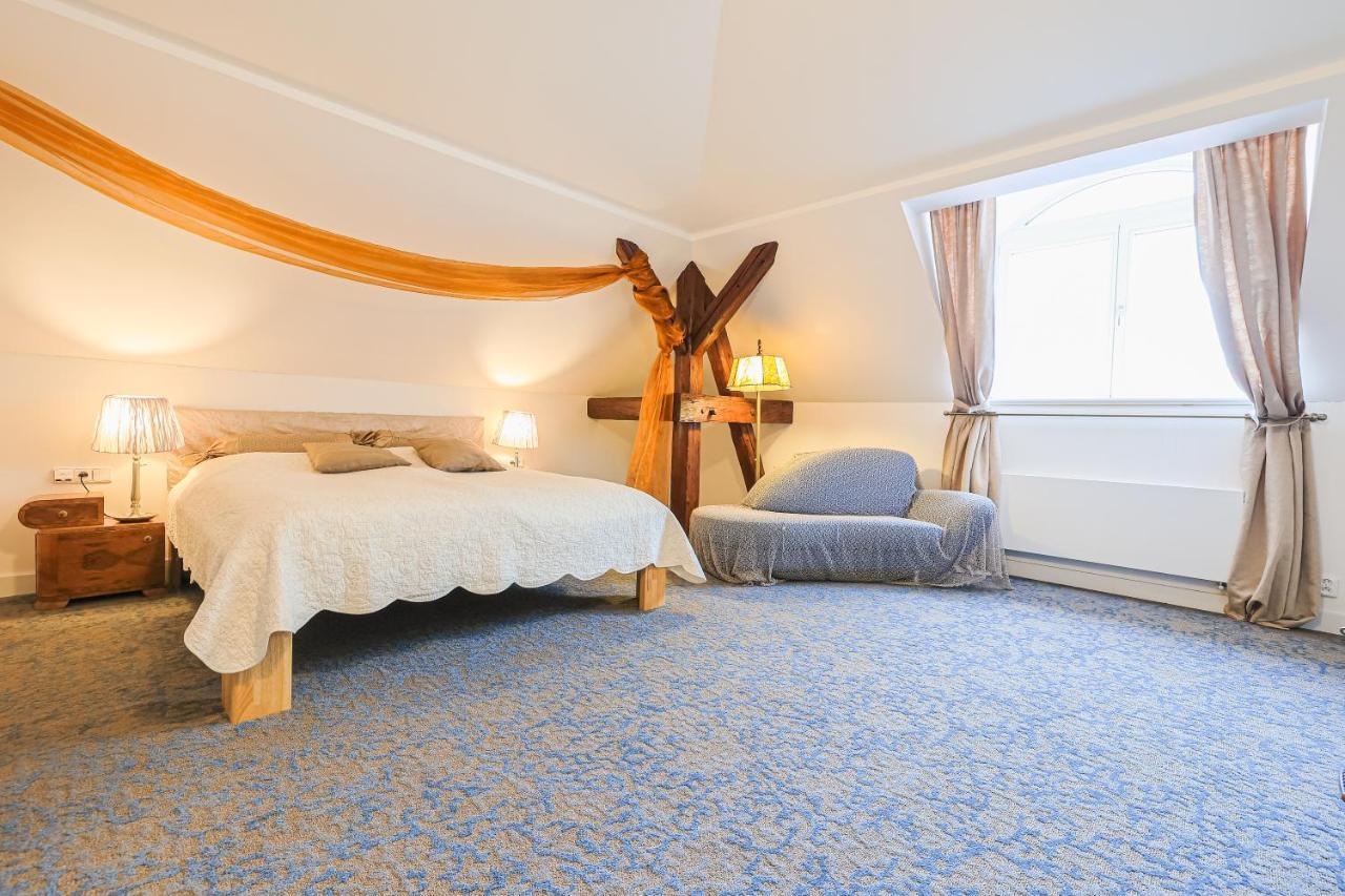 Zbirozsky Dvur Hotel Zbiroh Bagian luar foto