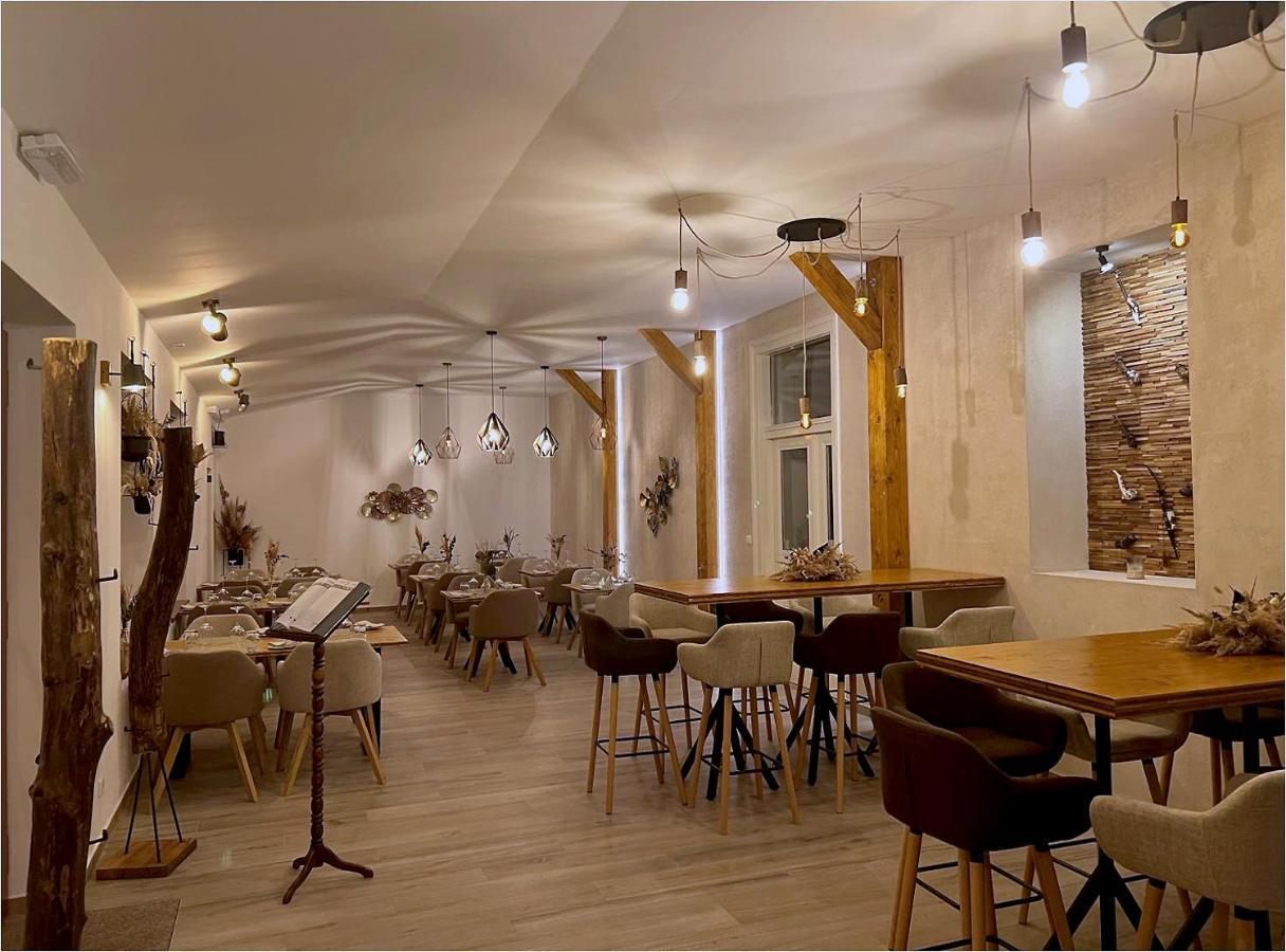 Zbirozsky Dvur Hotel Zbiroh Bagian luar foto
