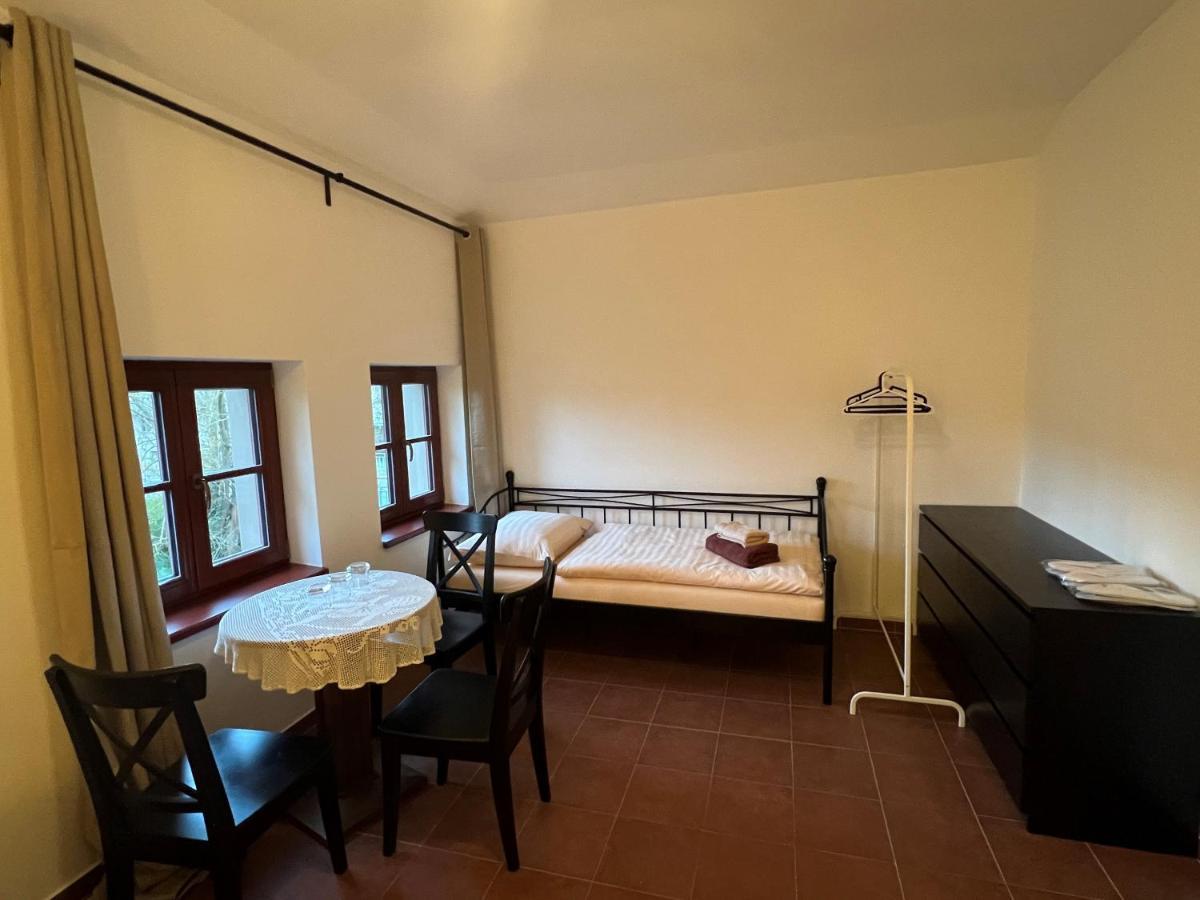 Zbirozsky Dvur Hotel Zbiroh Bagian luar foto