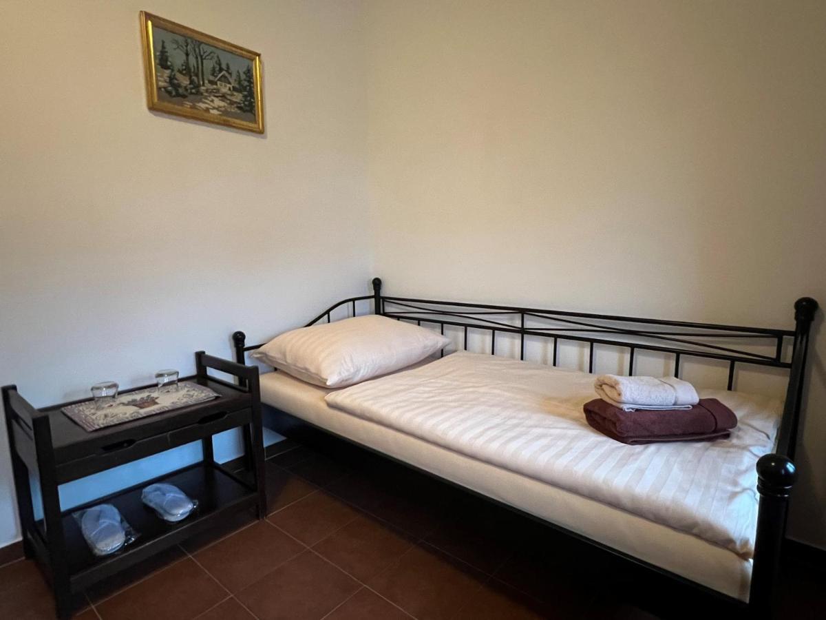 Zbirozsky Dvur Hotel Zbiroh Bagian luar foto